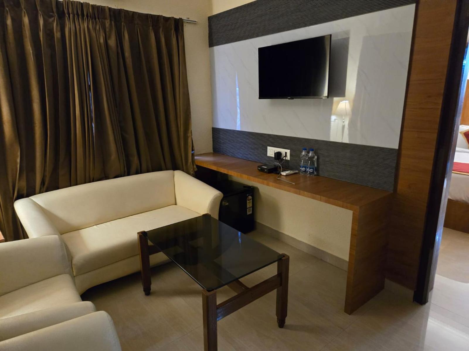 Hotel Badami Court Exterior photo